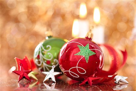 Christmas balls with stars and candles against holiday lights. Foto de stock - Super Valor sin royalties y Suscripción, Código: 400-07828885