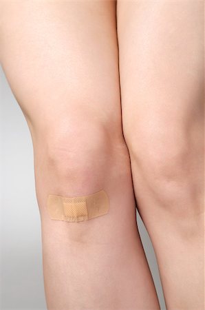 simsearch:400-07669067,k - Female leg with adhesive bandage Fotografie stock - Microstock e Abbonamento, Codice: 400-07829249
