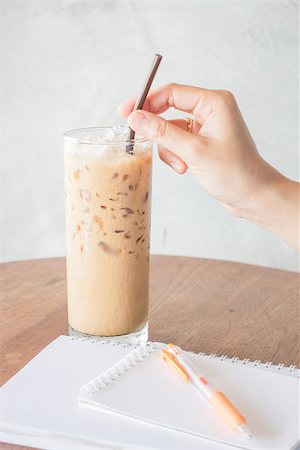 Hand hold straw of ice coffee, stock photo Stockbilder - Microstock & Abonnement, Bildnummer: 400-07820945