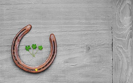 simsearch:400-07303639,k - Vintage wooden background with horseshoe and clover leaves Photographie de stock - Aubaine LD & Abonnement, Code: 400-07821299