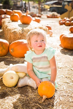simsearch:400-07173780,k - Adorable Baby Girl Holding a Pumpkin in a Rustic Ranch Setting at the Pumpkin Patch. Stockbilder - Microstock & Abonnement, Bildnummer: 400-07821888