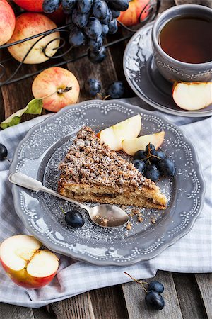 simsearch:400-07917638,k - Piece of fresh homemade apple and cinnamon cake Stock Photo - Budget Royalty-Free & Subscription, Code: 400-07822295