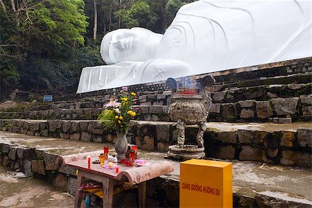Lying Buddah statue in Ta Cu mountain, Binh Thuan province, Vietnam. This is the biggest lying Buddha statue in South East Asia. Photographie de stock - Aubaine LD & Abonnement, Code: 400-07822983