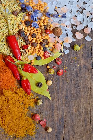simsearch:400-08053136,k - Colorful spices and herbs frame on a wooden background. Photographie de stock - Aubaine LD & Abonnement, Code: 400-07823132