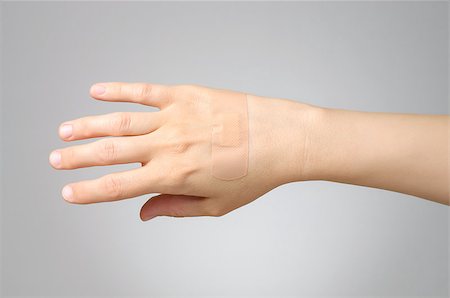 simsearch:400-07669067,k - Female hand with adhesive bandage Fotografie stock - Microstock e Abbonamento, Codice: 400-07823242