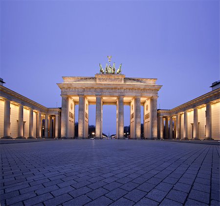 Brandenburg Gate, Berlin Germany Foto de stock - Super Valor sin royalties y Suscripción, Código: 400-07823965