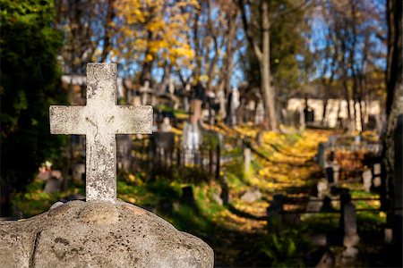 simsearch:400-07570169,k - A cross monument in a cemetery on sunny autumn day Photographie de stock - Aubaine LD & Abonnement, Code: 400-07835991