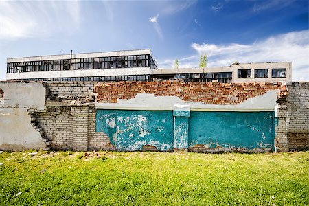 simsearch:400-07574451,k - Abandoned factory behind old brick fence on a sunny day Photographie de stock - Aubaine LD & Abonnement, Code: 400-07836000