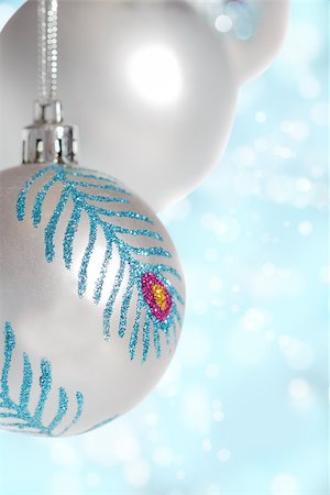 silver Christmas ball on blue background   bokeh Stockbilder - Microstock & Abonnement, Bildnummer: 400-07836325