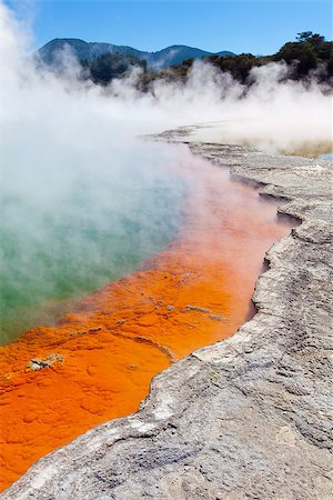 champagne pool at wai-o-tapu geothermal area in new zealand Photographie de stock - Aubaine LD & Abonnement, Code: 400-07836387