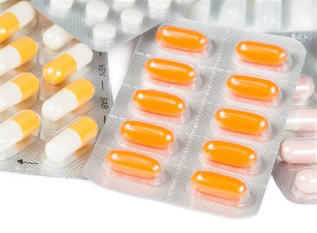 simsearch:400-07681009,k - medicine pills and capsules packed in blisters isolated on white table Stockbilder - Microstock & Abonnement, Bildnummer: 400-07836405