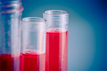 simsearch:632-01140524,k - test tubes with red liquid in laboratory on blue light tint background with space for text Photographie de stock - Aubaine LD & Abonnement, Code: 400-07836408