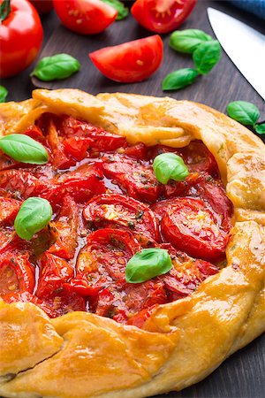 Galette with tomato and basil on a table Stock Photo - Budget Royalty-Free & Subscription, Code: 400-07836804