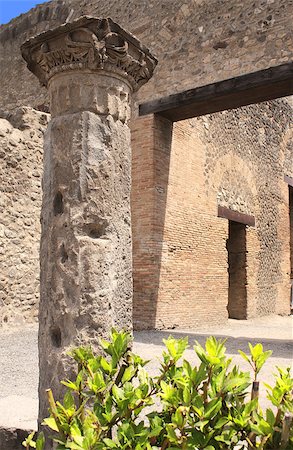 simsearch:400-05750321,k - Ancient column and ruins in Pompeii, Italy Foto de stock - Super Valor sin royalties y Suscripción, Código: 400-07836853