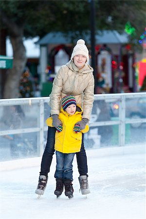 simsearch:400-08318057,k - family of two ice skating together Stock Photo - Budget Royalty-Free & Subscription, Code: 400-07837307
