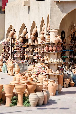 Pottery on the market of Nizwa, Oman Foto de stock - Royalty-Free Super Valor e Assinatura, Número: 400-07837352