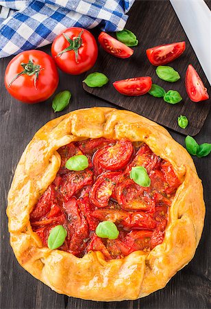 Galette with tomato and basil on a table Stock Photo - Budget Royalty-Free & Subscription, Code: 400-07837864