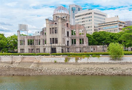 simsearch:700-01788032,k - Hiroshima Peace Memorial - Genbaku atomic bomb dome, Japan Foto de stock - Super Valor sin royalties y Suscripción, Código: 400-07831362
