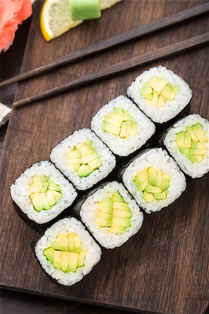 simsearch:400-04475212,k - Sushi rolls with avocado on a wooden board Stockbilder - Microstock & Abonnement, Bildnummer: 400-07832012