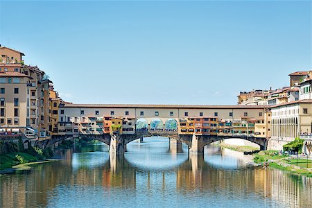 simsearch:400-05891340,k - Image of Ponte Vecchio and river Arno in Florence, Italy in autumn on a sunny day Foto de stock - Super Valor sin royalties y Suscripción, Código: 400-07832764