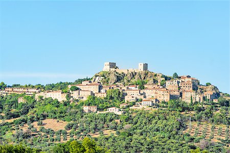 simsearch:400-07296321,k - View to Montemassi and landscape in Tuscany Italy in autumn with blue sky Foto de stock - Super Valor sin royalties y Suscripción, Código: 400-07832767