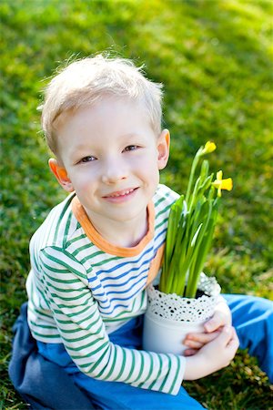 field of daffodil pictures - smiling positive boy with flowers at spring time Photographie de stock - Aubaine LD & Abonnement, Code: 400-07840166