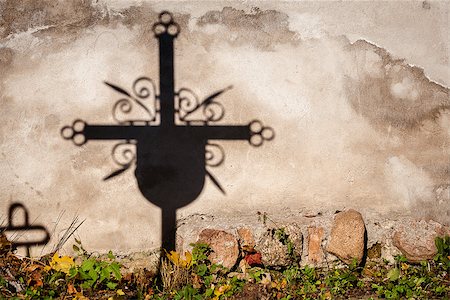 simsearch:400-06087640,k - Shadow of a cross on a concrete wall Stock Photo - Budget Royalty-Free & Subscription, Code: 400-07840682