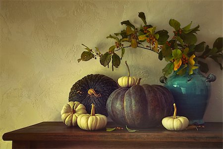 sandralise (artist) - Fall pumpkins and gourds on table with vintage feel Foto de stock - Super Valor sin royalties y Suscripción, Código: 400-07894042