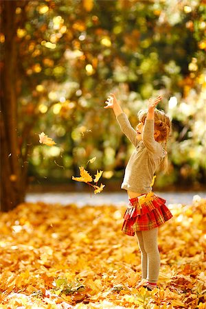 small babies in park - a beautiful little girl in the autumn park playing in nature Photographie de stock - Aubaine LD & Abonnement, Code: 400-07894306