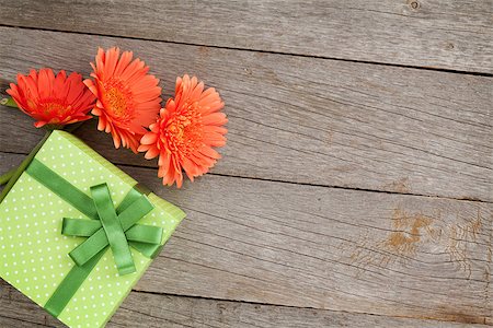 simsearch:400-08298802,k - Orange gerbera flowers and gift box on wooden table background with copy space Photographie de stock - Aubaine LD & Abonnement, Code: 400-07894860