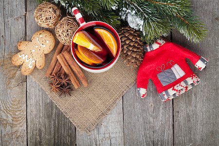 Christmas mulled wine with fir tree and decor on wooden table Stock Photo - Budget Royalty-Free & Subscription, Code: 400-07894976