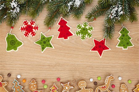 simsearch:400-07299371,k - Christmas fir tree, cookies and decor on wooden board with copy space Foto de stock - Super Valor sin royalties y Suscripción, Código: 400-07894978