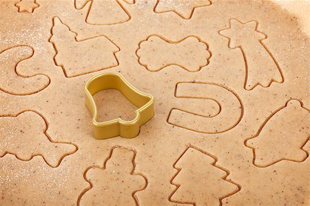 simsearch:400-05736949,k - Gingerbread dough for christmas cookies with cutter Foto de stock - Super Valor sin royalties y Suscripción, Código: 400-07894983