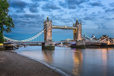 simsearch:400-07895161,k - Thames River and Tower Bridge at the Evening, London, United Kingdom Fotografie stock - Microstock e Abbonamento, Codice: 400-07895158