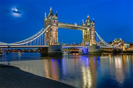 simsearch:400-07915703,k - Tower Bridge and Thames River Lit by Moonlight at the Evening, London, United Kingdom Foto de stock - Royalty-Free Super Valor e Assinatura, Número: 400-07895161