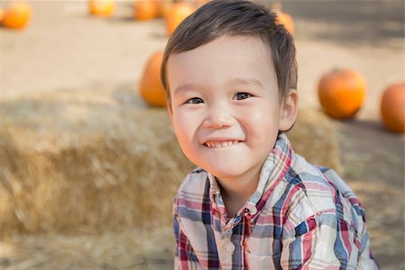 simsearch:400-07179959,k - Cute Mixed Race Young Boy Having Fun at the Pumpkin Patch. Stockbilder - Microstock & Abonnement, Bildnummer: 400-07896230