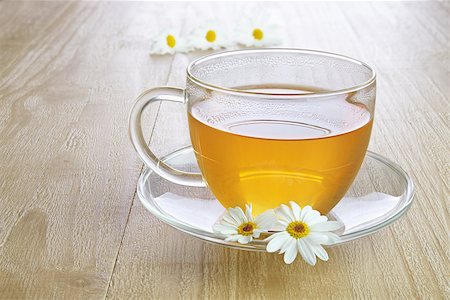 Camomile tea in glass cup on vintage wooden table Foto de stock - Royalty-Free Super Valor e Assinatura, Número: 400-07896730