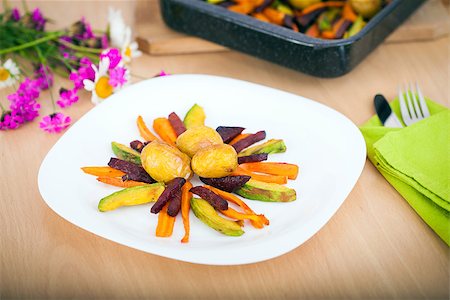 simsearch:400-07219426,k - Plate ful of vegetable cooked with potato, beetroot, avocado and carrot chips Stock Photo - Budget Royalty-Free & Subscription, Code: 400-07896918