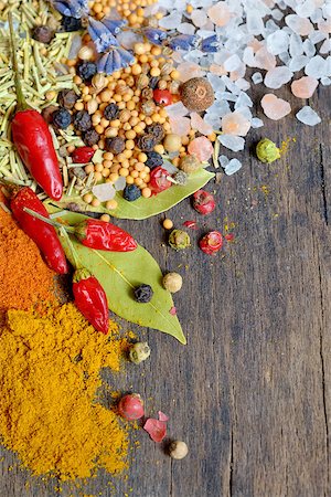 simsearch:400-08053136,k - Colorful spices and herbs frame on a wooden background. Photographie de stock - Aubaine LD & Abonnement, Code: 400-07896974
