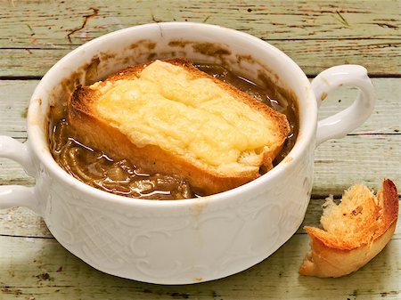 close up of a bowl of rustic french onion soup Stock Photo - Budget Royalty-Free & Subscription, Code: 400-07898511