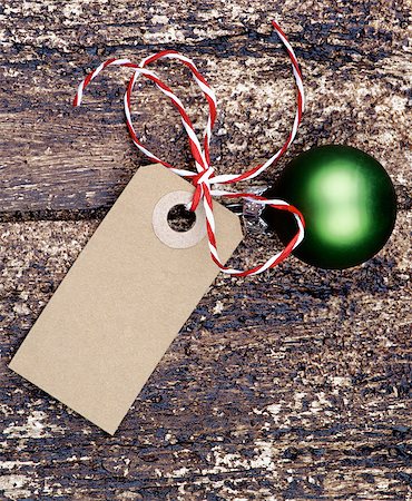 simsearch:400-06554049,k - Christmas Decoration with Gift Card Note, Striped Bow and Green Bauble closeup on Textured Wooden background Foto de stock - Royalty-Free Super Valor e Assinatura, Número: 400-07898719