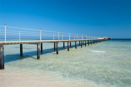 simsearch:845-02729551,k - Wooden jetty structure going out to sea on tropical beach resort Foto de stock - Super Valor sin royalties y Suscripción, Código: 400-07899189