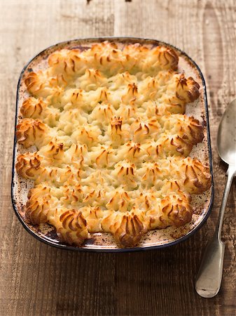 simsearch:400-07625362,k - close up of rustic traditional british shepard pie Stock Photo - Budget Royalty-Free & Subscription, Code: 400-07899404