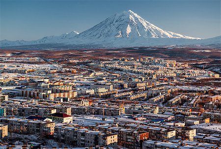 simsearch:400-07478926,k - Petropavlovsk-Kamchatsky cityscape and Koryaksky volcano at sunrise. Far East, Russia Photographie de stock - Aubaine LD & Abonnement, Code: 400-07891683