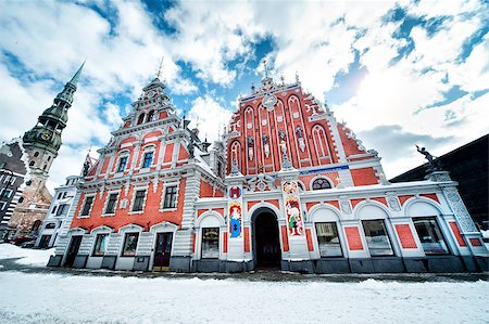 House of the Blackheads and St. Peter's Church in old town of Riga, Latvia Foto de stock - Super Valor sin royalties y Suscripción, Código: 400-07891747