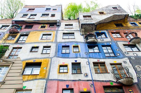 simsearch:400-06384802,k - The Hundertwasser House in Vienna is one of Austria?s architectural highlights Photographie de stock - Aubaine LD & Abonnement, Code: 400-07891927