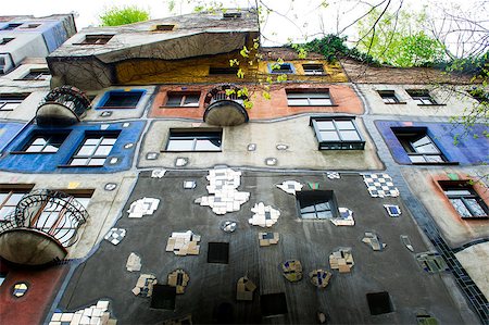 simsearch:400-06384802,k - The Hundertwasser House in Vienna is one of Austriaâ??s architectural highlights Photographie de stock - Aubaine LD & Abonnement, Code: 400-07891932