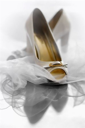 simsearch:6115-07109837,k - Bridal shoes and white veil Stock Photo - Budget Royalty-Free & Subscription, Code: 400-07892414