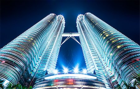 petronas twin towers - Petronas towers on April 08, 2014 in Kuala Lumpur, tallest building in malaysia Stockbilder - Microstock & Abonnement, Bildnummer: 400-07893595