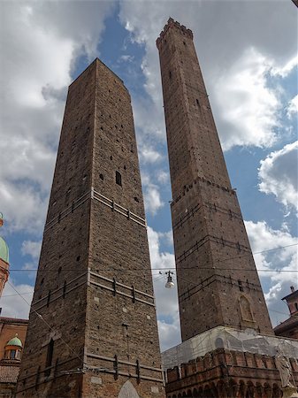 Two towers of Bologna, Emilia Romagna,  Italy Foto de stock - Royalty-Free Super Valor e Assinatura, Número: 400-07904250